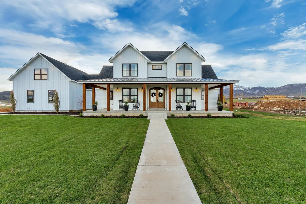Outlook Builders modern farmhouse custom home in Utah