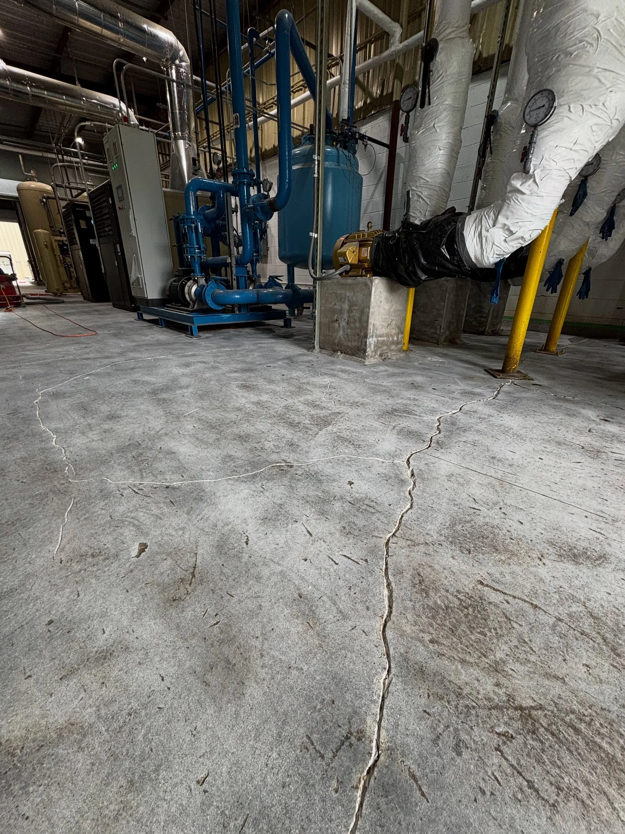 CRACK REPAIR: IT&rsquo;S WHAT&rsquo;S UNDER THE FLOOR THAT MATTERS. 🛠️

Before installing an epoxy floor, cracks in the concrete shouldn&rsquo;t simply be coated over.

We first open the crack with a Makita grinder to remove loose material and creat