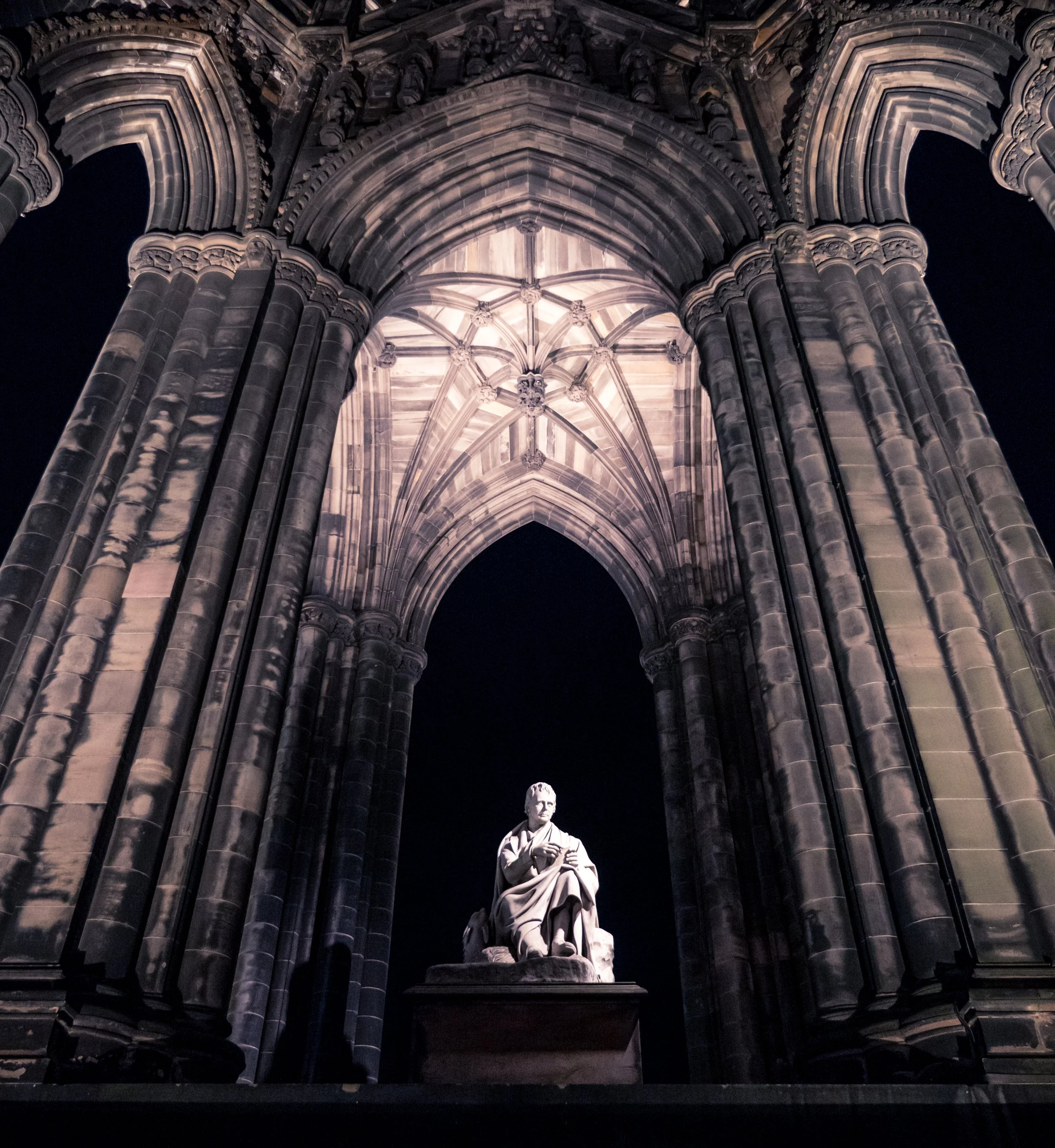 17Apr03_DMC-GX8_1090455_Edinburgh, Night, Old Town, Scotland, Travel, Vacation.jpg