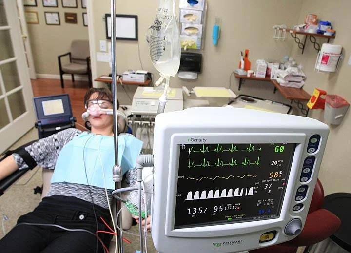 IV sedation dentistry with patient monitoring equipment safe sedation dentist Fox Point WI wisdom teeth removal near Bayside Shorewood Glendale