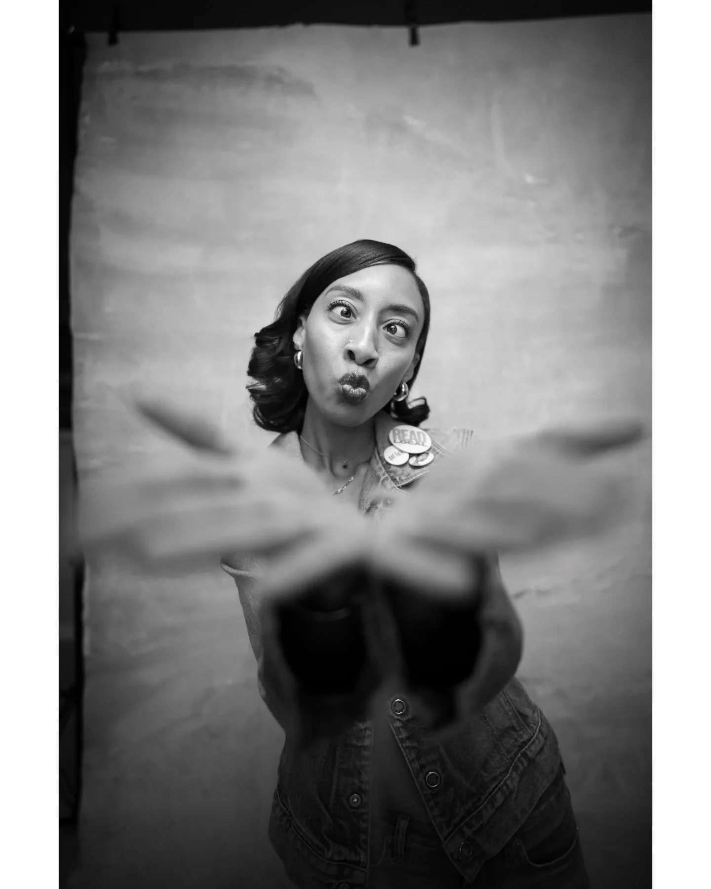 Expressions... @itscourtneyl.black and I were talking about some classic beauties during the shoot, and at some point I said give me your best Lucille Ball... These ended up being some of my favorites from the whole session! 

.
.
.
#goofy #modelphot