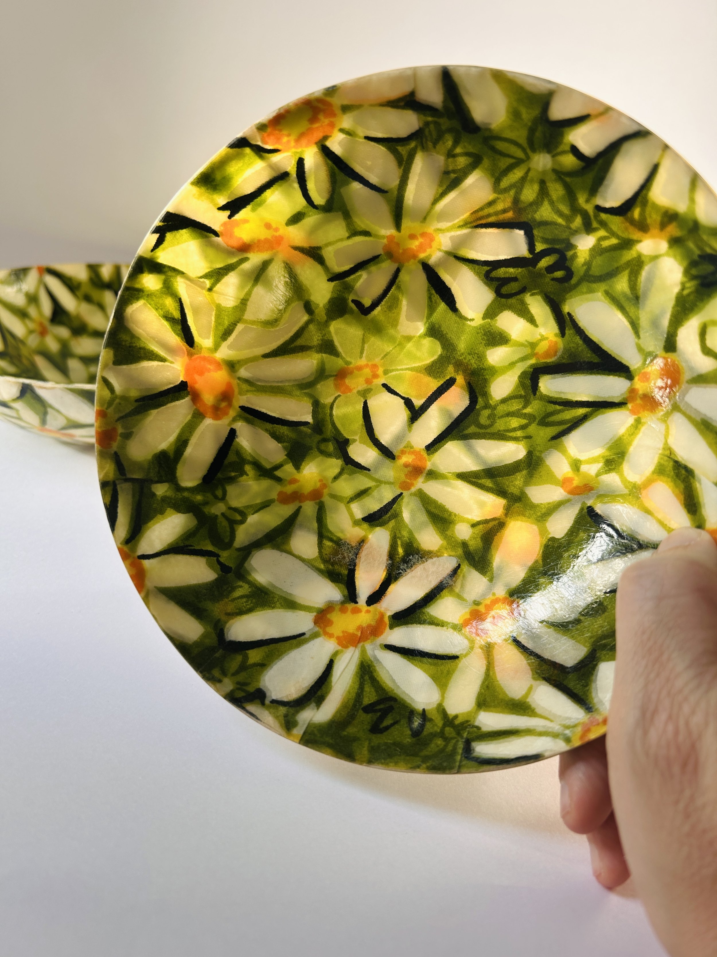 1960s daisy pattern fiberglass bowls in green and yellow, vintage mod floral snack bowls set