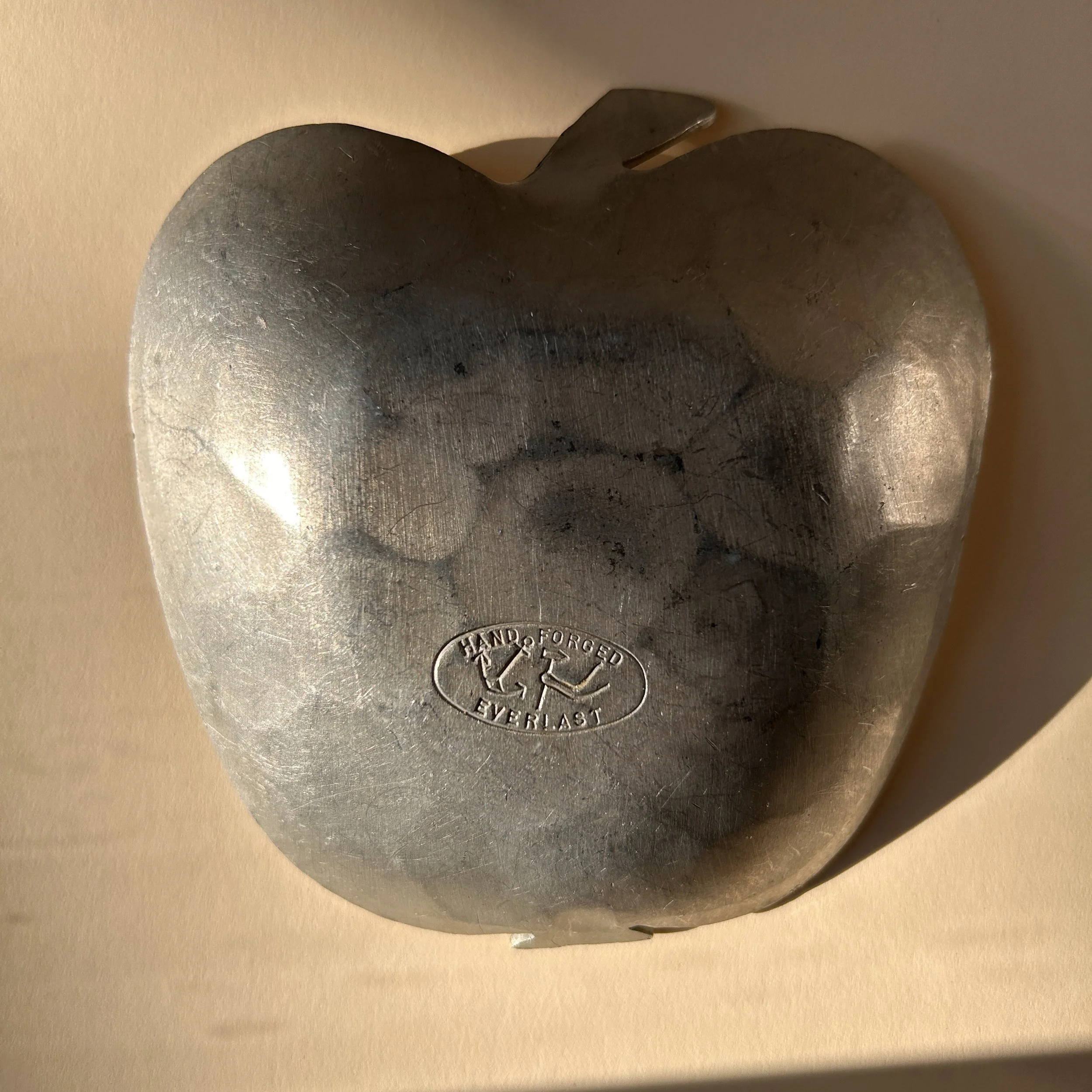 Vintage Everlast hand-forged aluminum trinket dish shaped like an apple with scalloped hand-worked edges and silver patina.