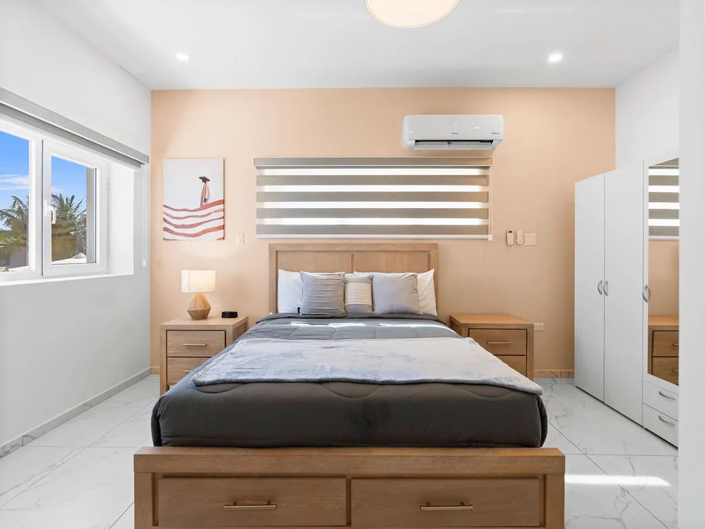 The Luxe, Unit 5
