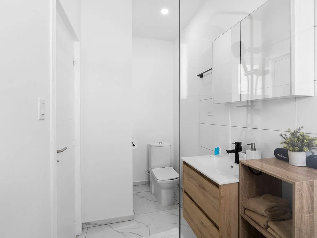 The Luxe, Unit 5