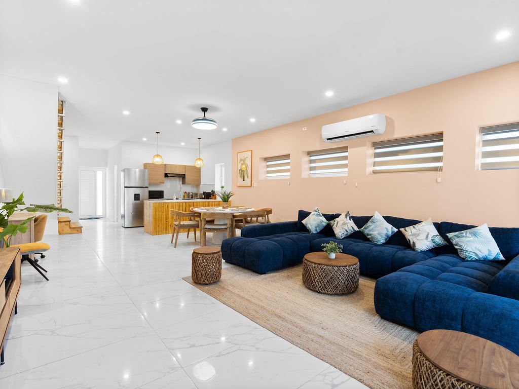 The Luxe, Unit 5