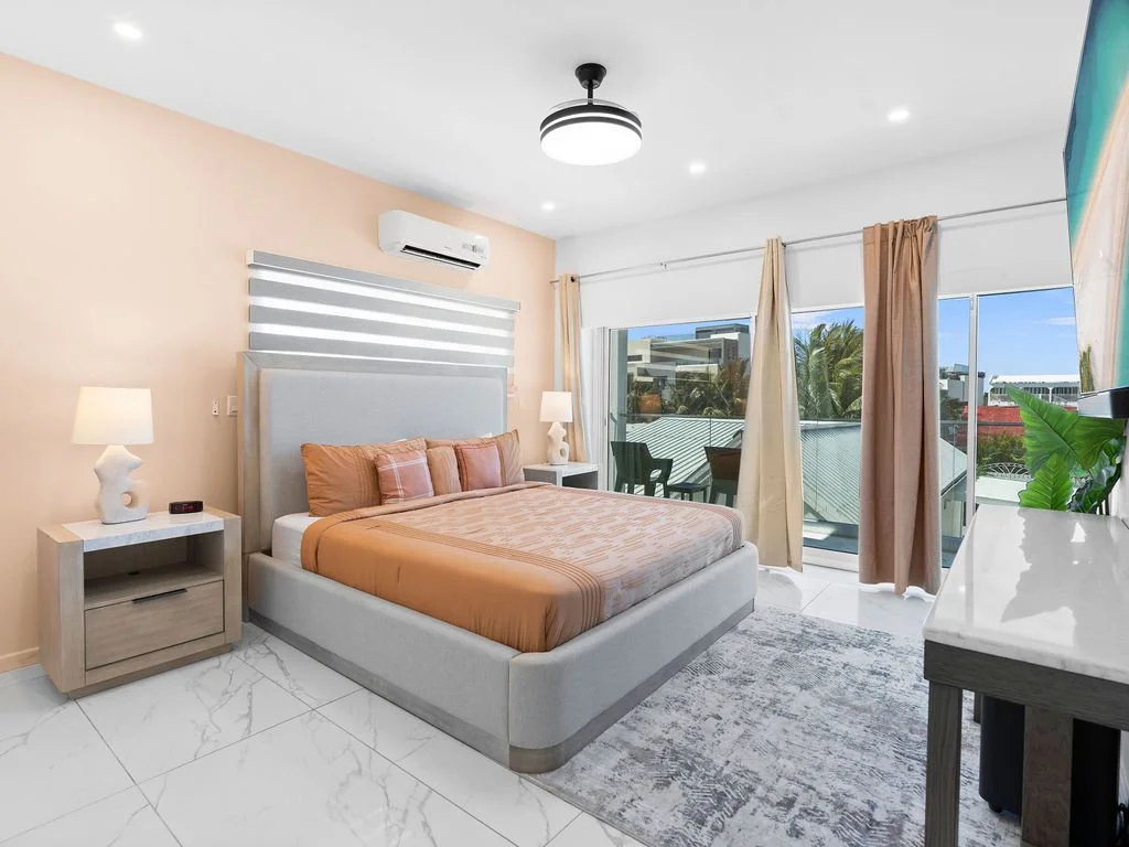 The Luxe, Unit 5
