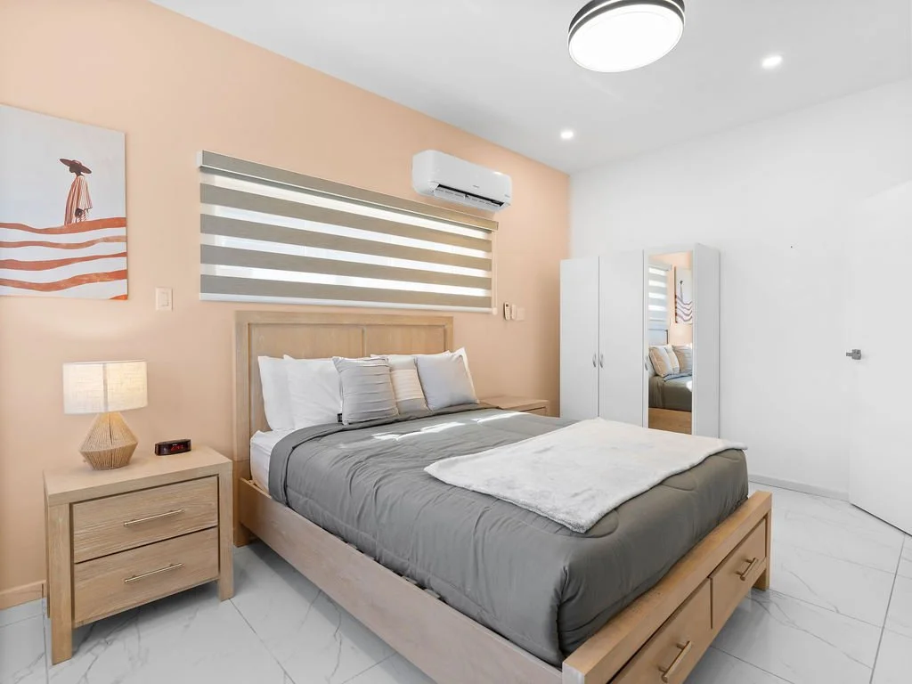 The Luxe, Unit 5