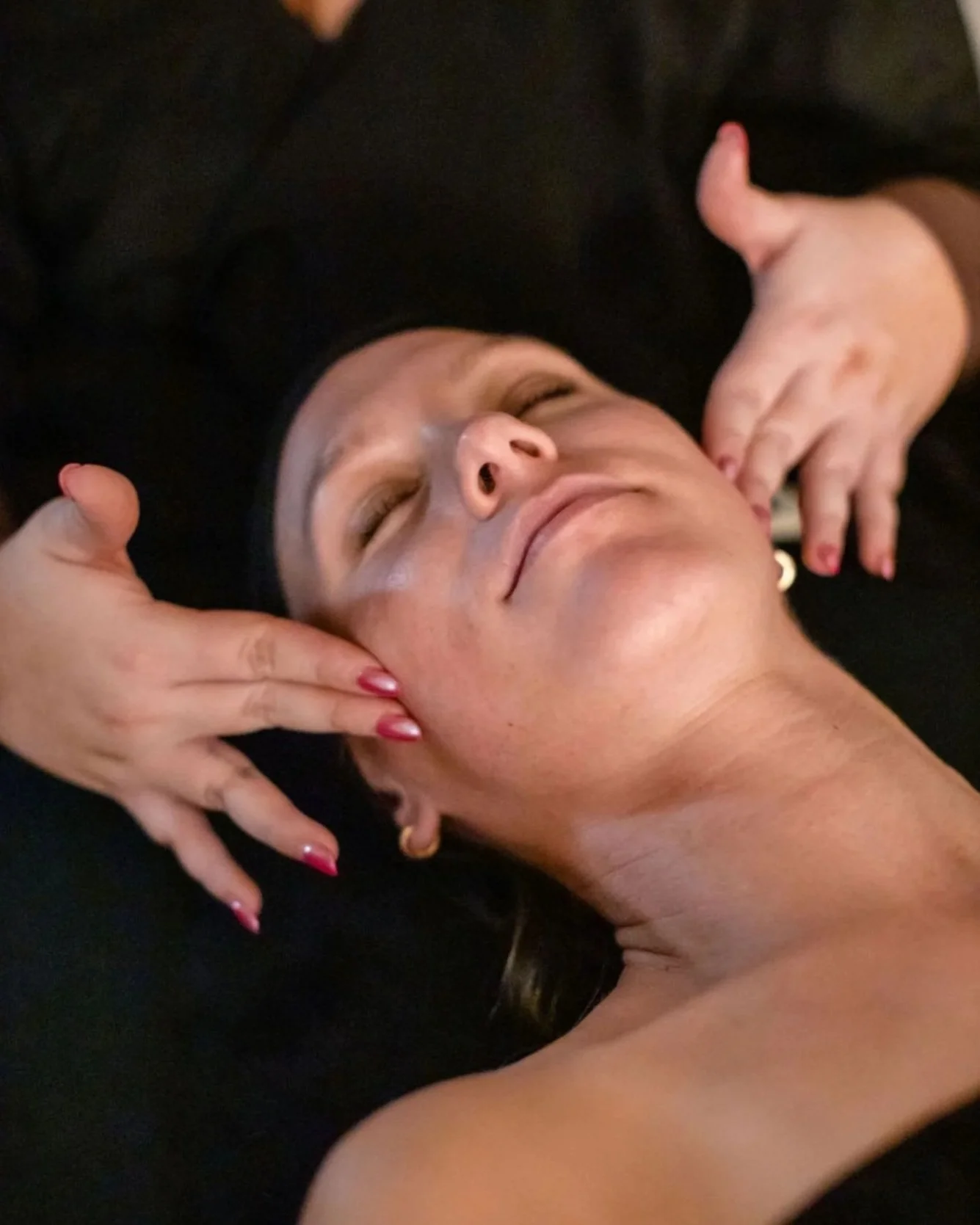 Luxury lymphatic drainage facial with steam therapy designed to reduce puffiness, promote relaxation, and support healthy skin.