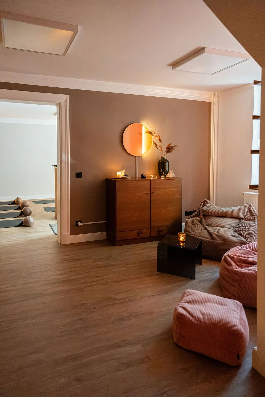 Gemütlicher Loungebereich im SOULCLUB Hamburg Pilates Studio