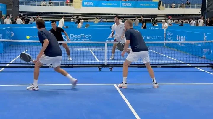 Notice how other teams don&rsquo;t have a good uniform&hellip; 

We want to say a massive thank you to our head of People and Culture here at APEX RebeKah Green for organising such comfortable and stylish uniforms that helps us represent our team whe