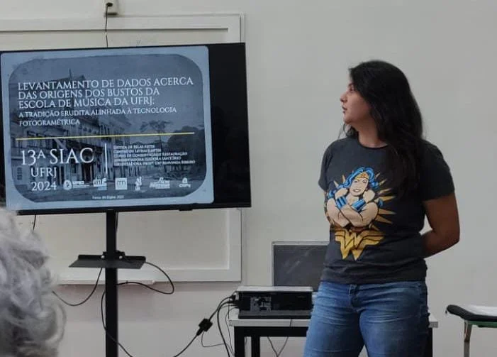 Presentation of my undergraduate research project entitled "Data collection on the busts of the UFRJ School of Music: tradition aligned with 3D technology" at the 13th Academic Integration Week of UFRJ. The presentation received an Honourable Mention