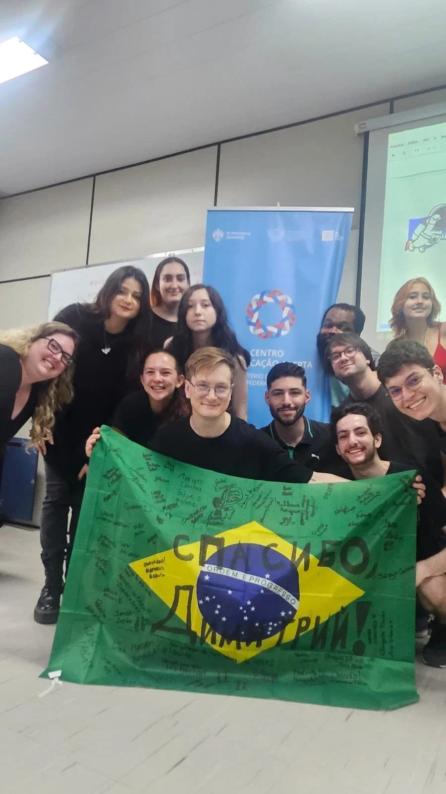 Me and other Brazilian students from the "Open School of Russian" project with native teacher Dimitri. Niterói, Rio de Janeiro, 2025. Source: Personal collection.