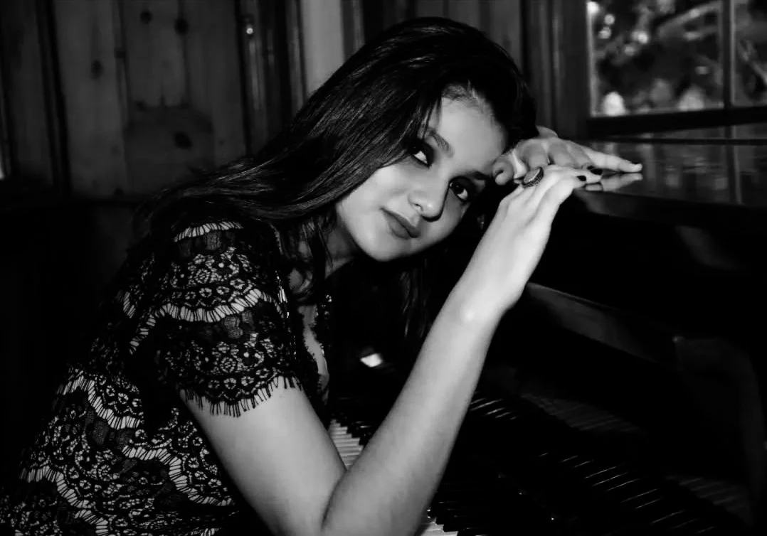 Publicity photo from my third piano performance. This photo was taken for an article in the newspaper "O Fluminense," a well-known newspaper in Niterói. Niterói, 2018. Source: Photographer Jessika Alves