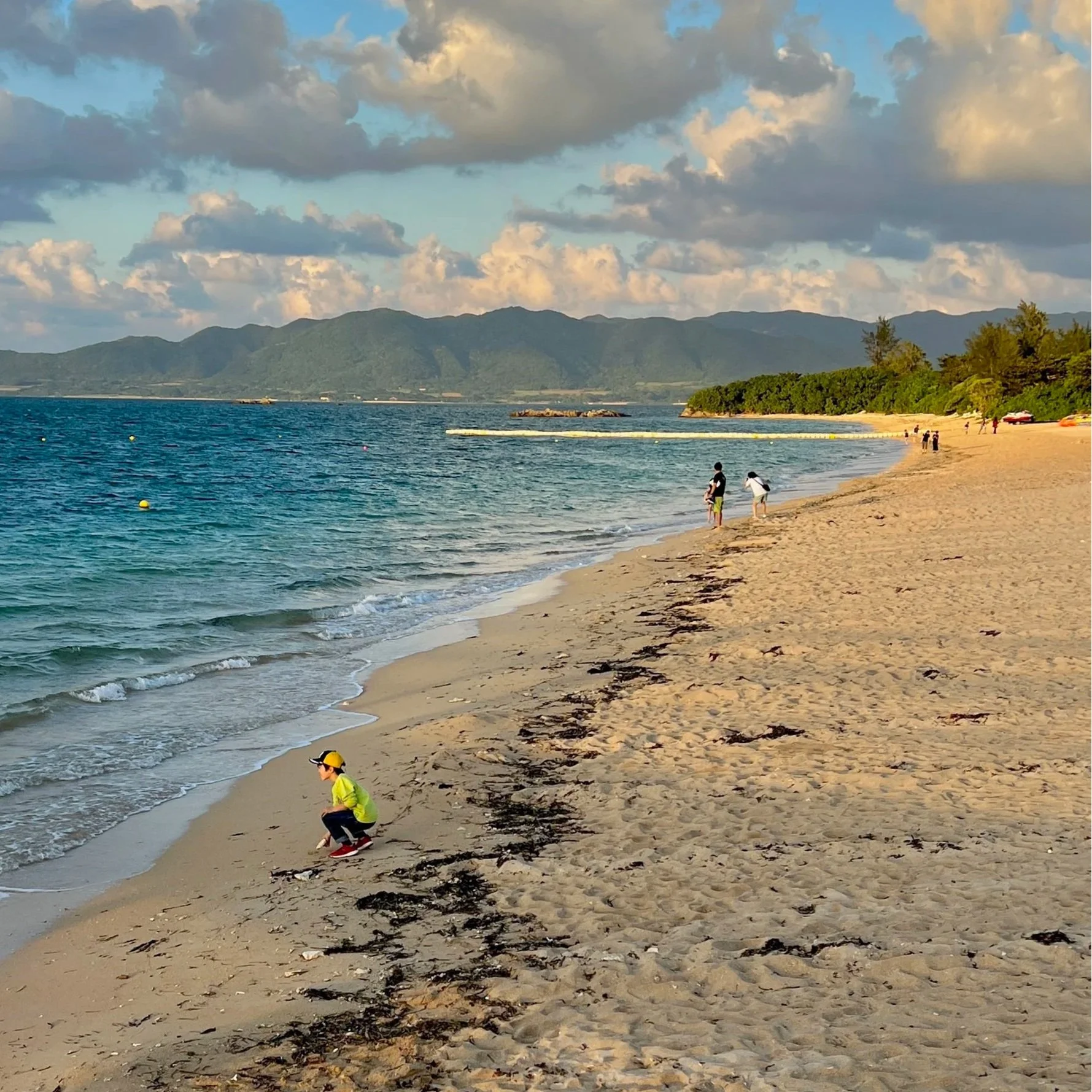 Between Travel and Tourism