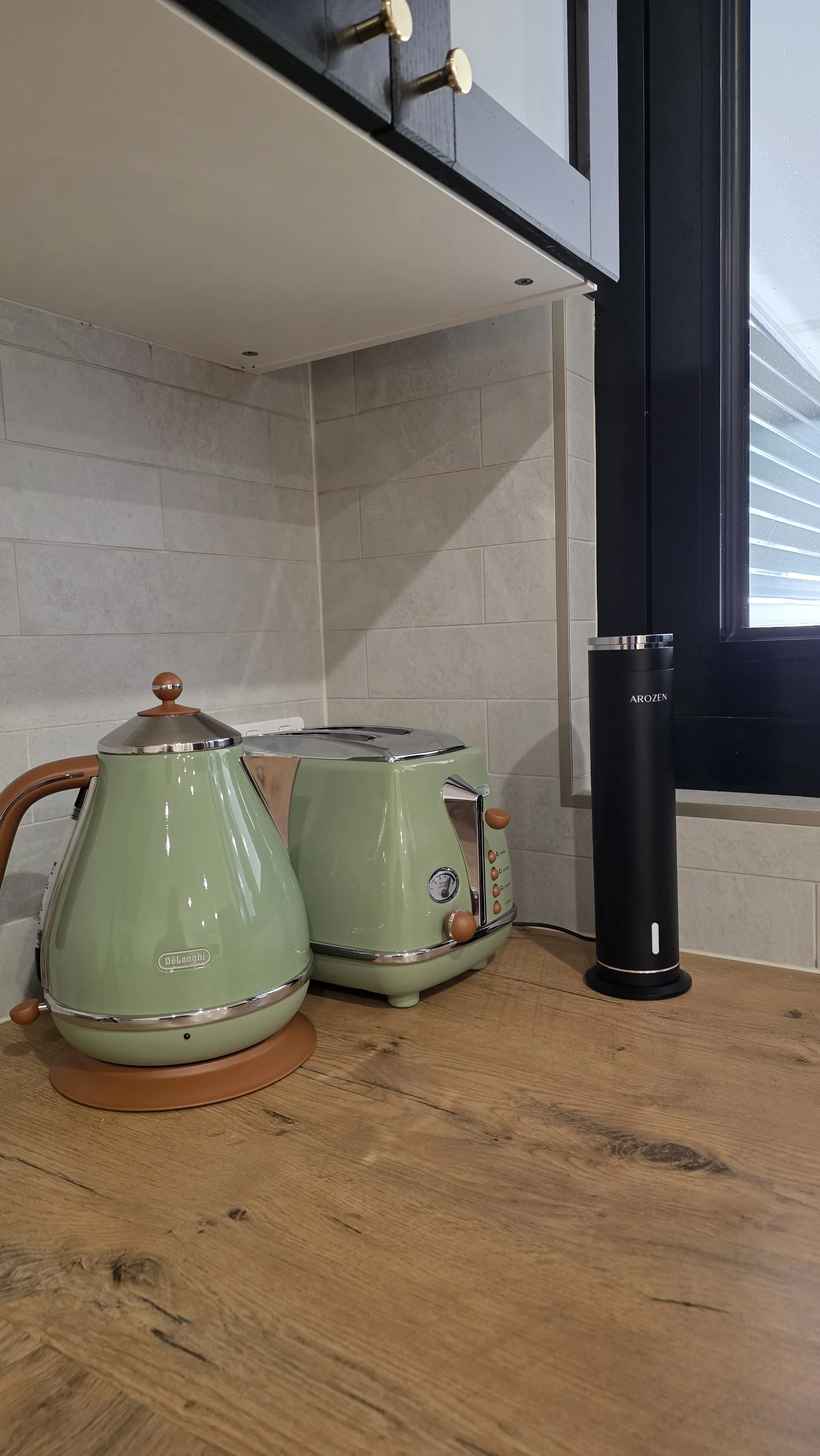 Kitchen - kettle, toaster, and electric diffuser 
