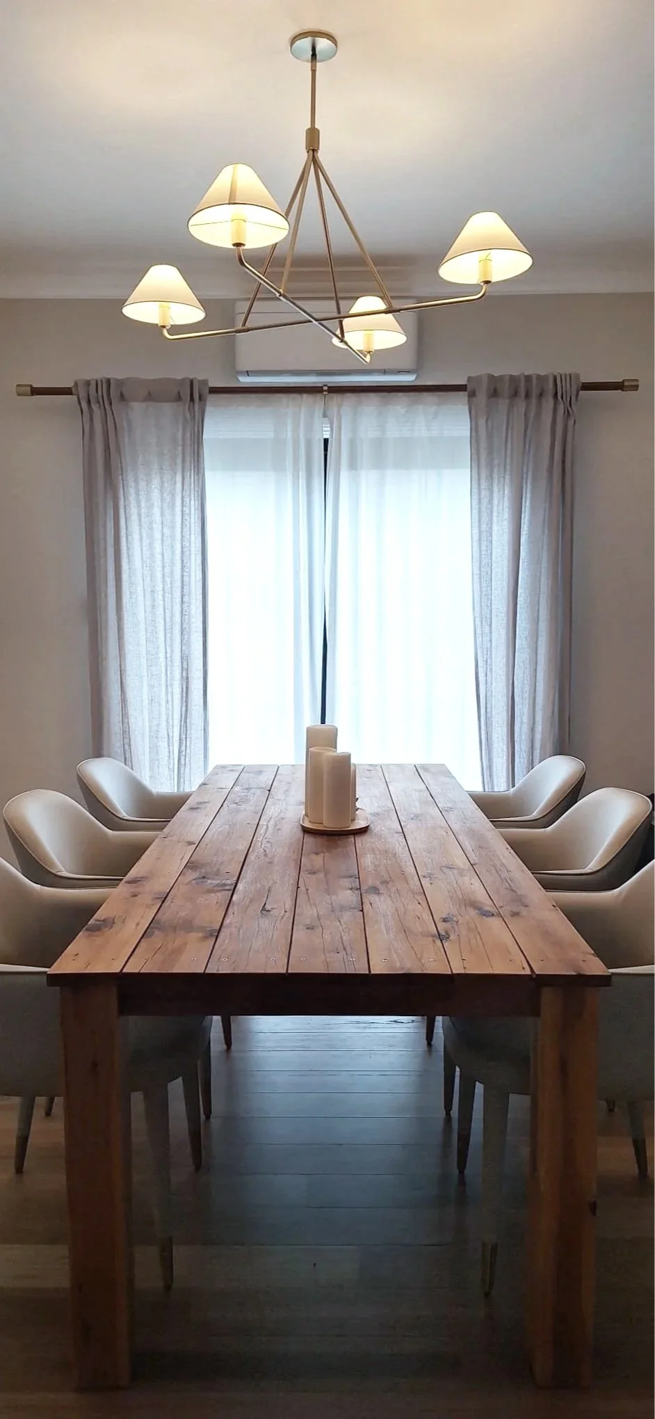Crafted using reclaimed hardwood structural timber and original timber flooring salvaged from the main house during demolition, with cypress timber legs sourced from Narrabri NSW. Now it is available for guests to enjoy in No.39.