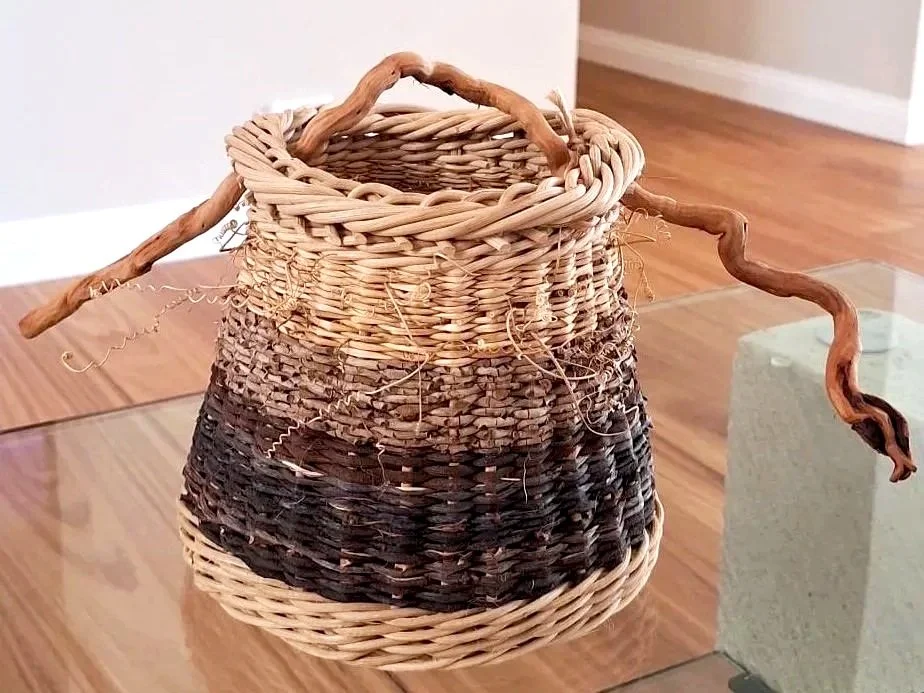 Handcrafted by local artist Branching Out (@branching_out_designs), this woven basket was purchased from Lithgow’s Gang Gang Gallery. Made using Bangalow palm inflorescence, coral peavine, passionfruit vine, driftwood handles, and rattan cane, it ref