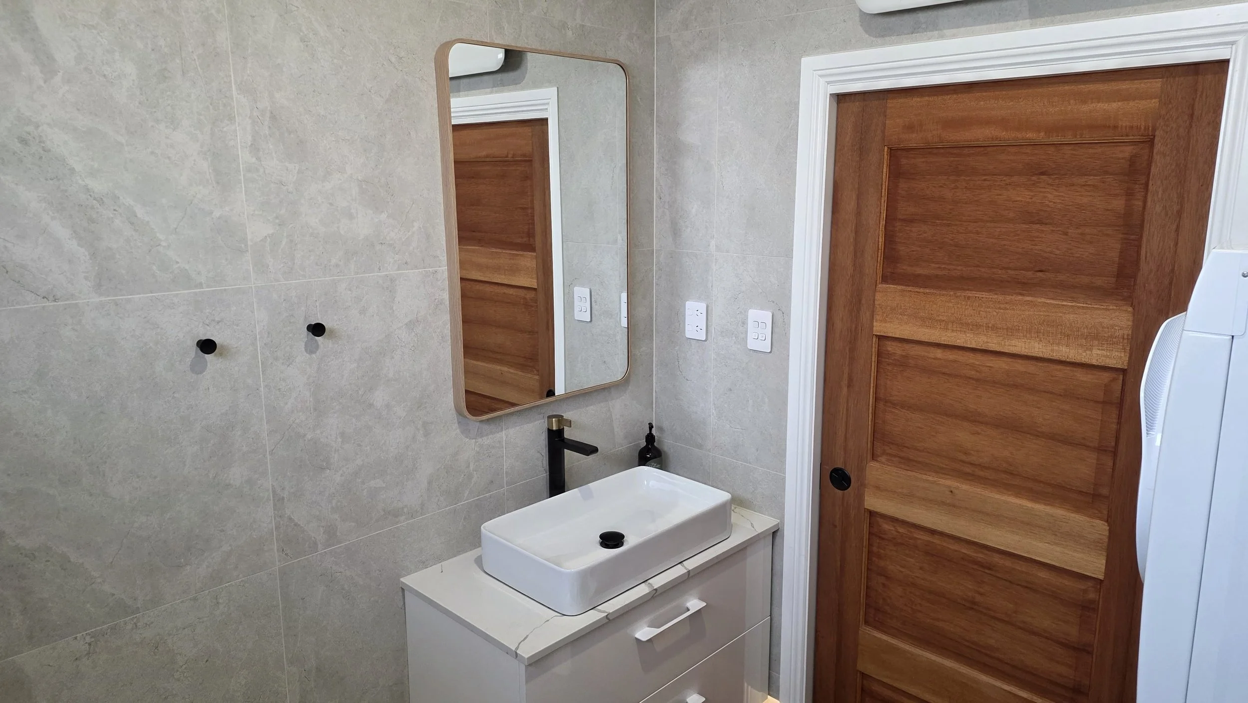 Bathroom - sink 