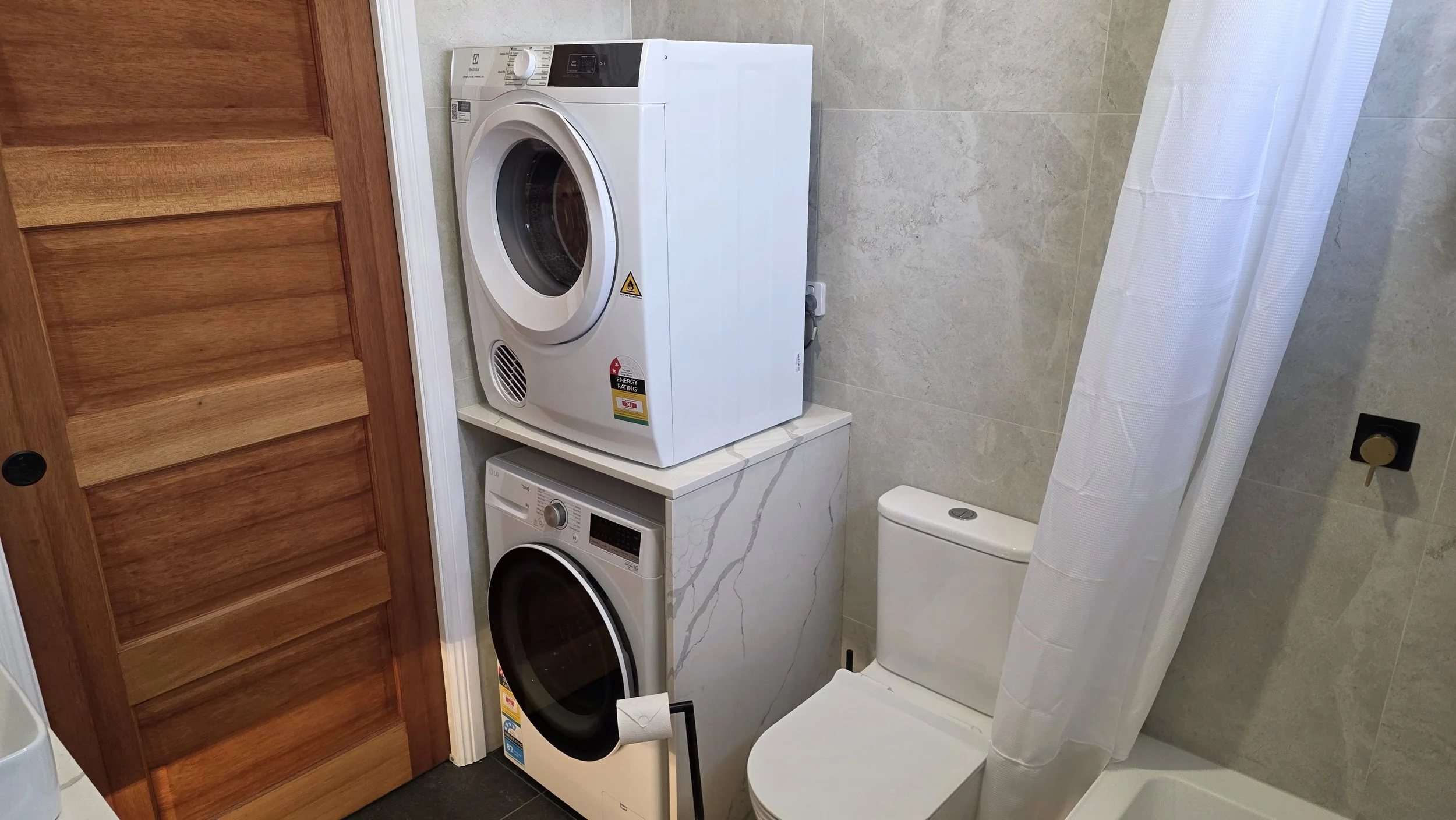 Bathroom - Wash and dryer