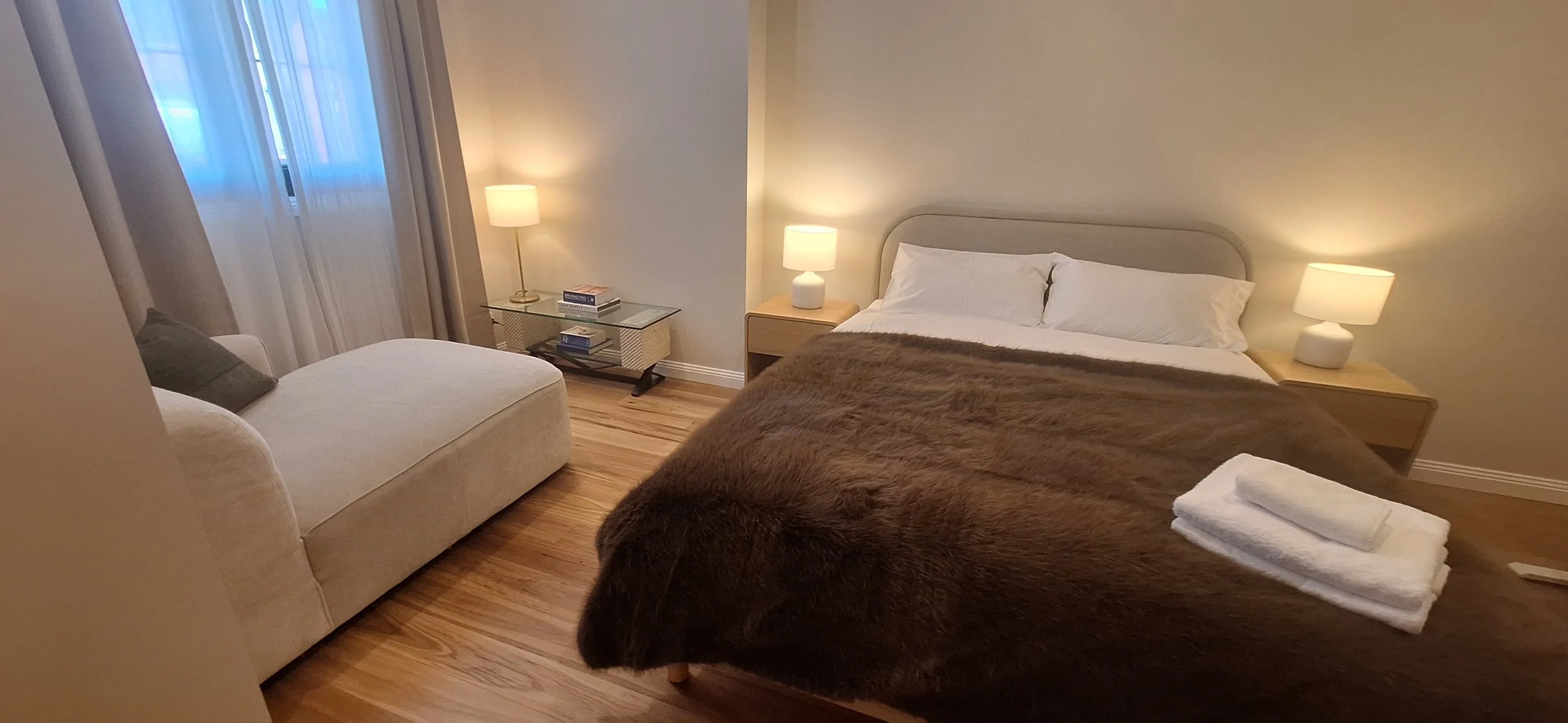 Bedroom 2 - Queen bed and lounge area