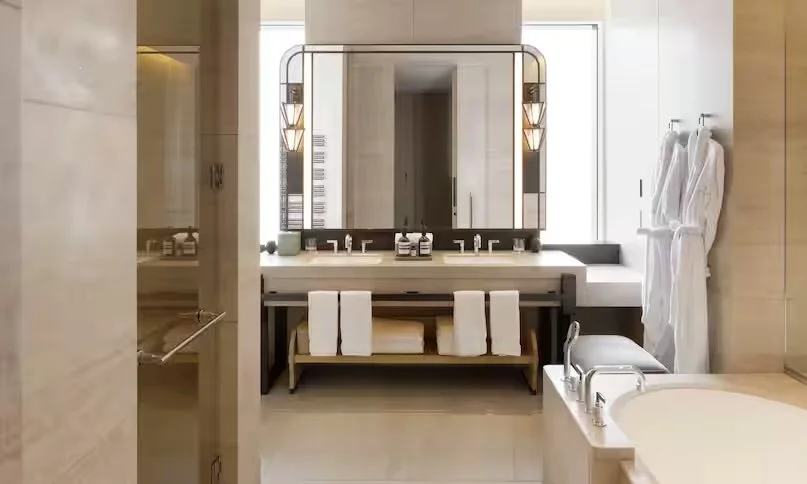 astoria-suite-bathroom.jpg