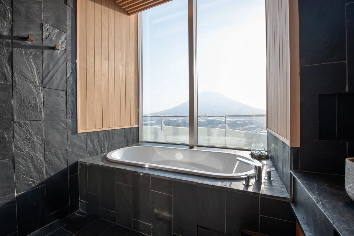 Skye-Niseko-Interior-Yotei-West-Balcony-Low-Res-3.jpg