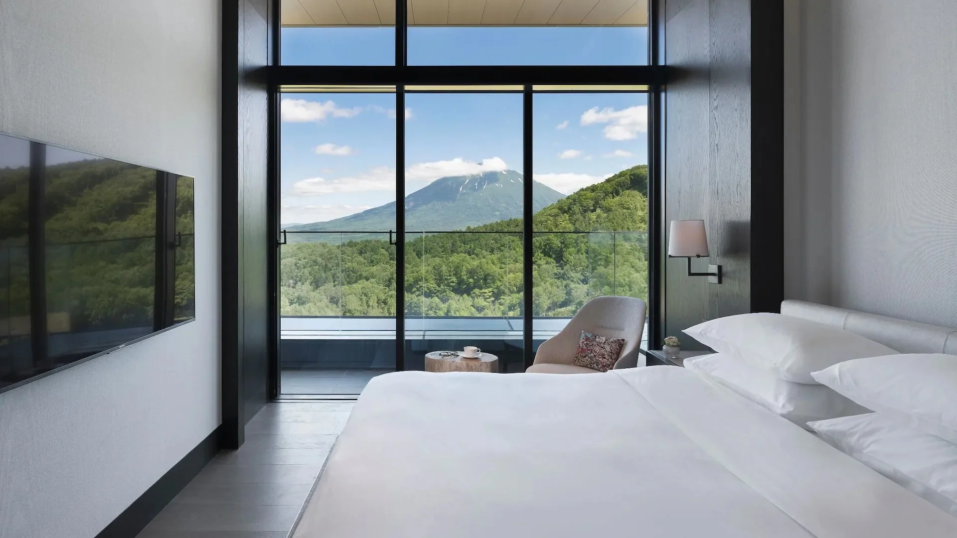 Park-Hyatt-Niseko-Hanazono-P095-Three-Bedroom-Residence.16x9.jpg.jpeg