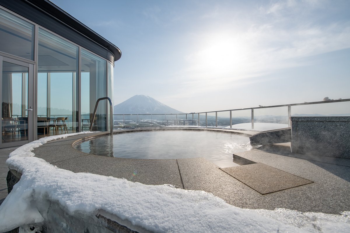 Skye-Niseko-Interior-Yotei-West-Balcony-Low-Res-1.jpg