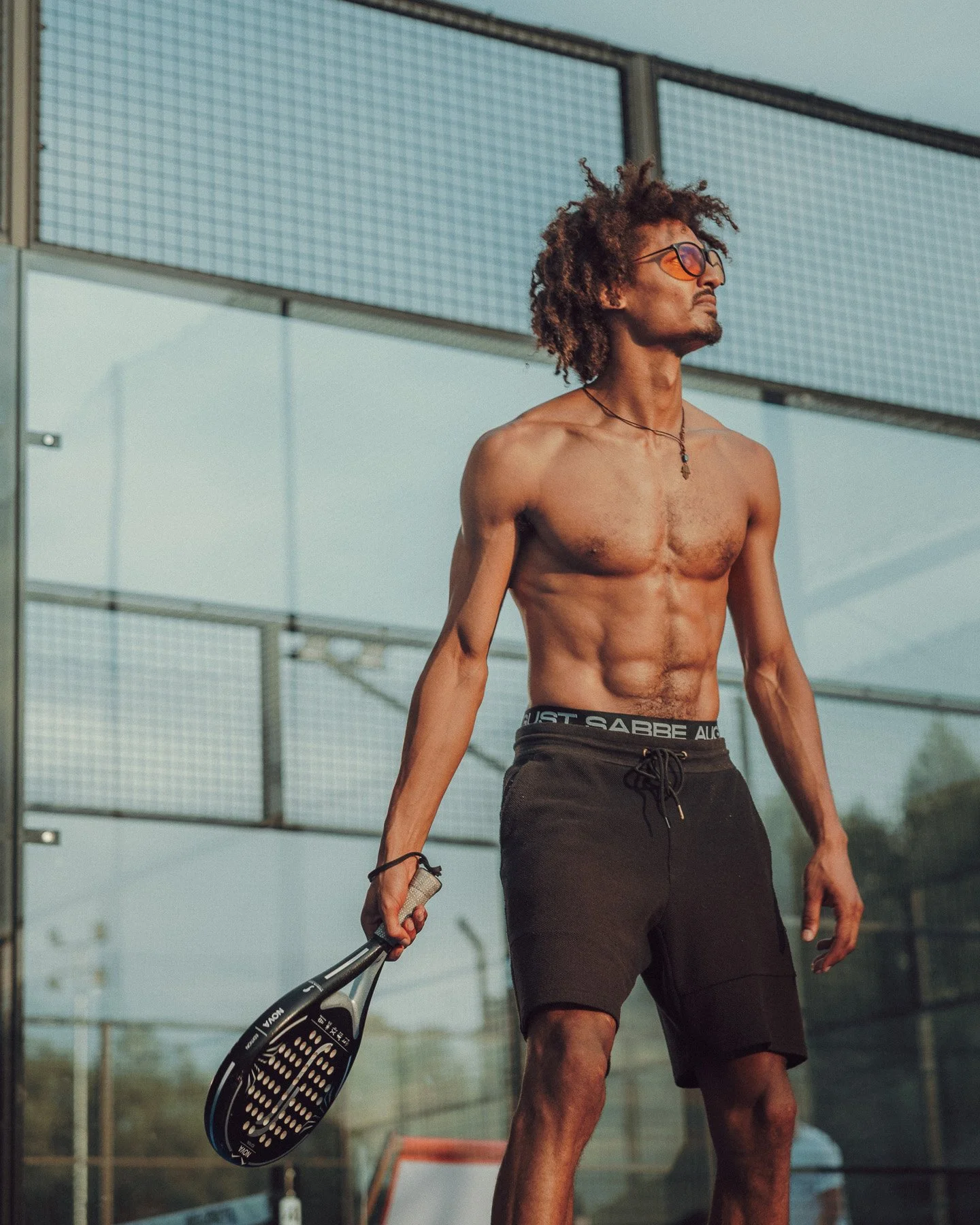 paddle-tennis-fashion-fitness-august-sabbe-streetwear-model-reiko.jpg