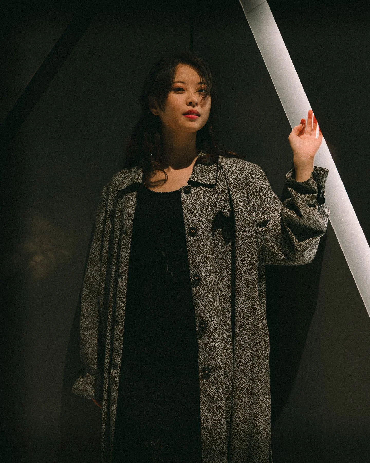 dramatic-portrait-female-model-modern-lighting.jpg