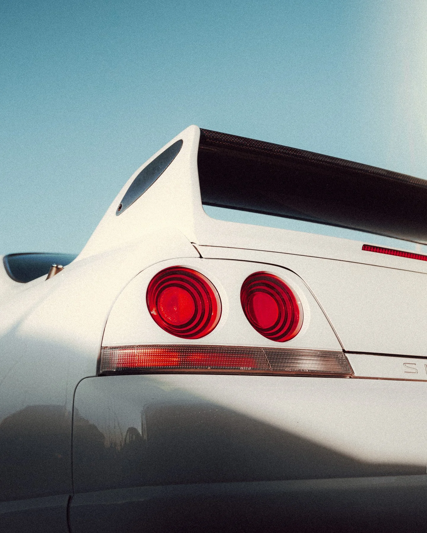 nissan-skyline-r33-rear-taillights-carbon-spoiler-jdm-detail-shot.jpg