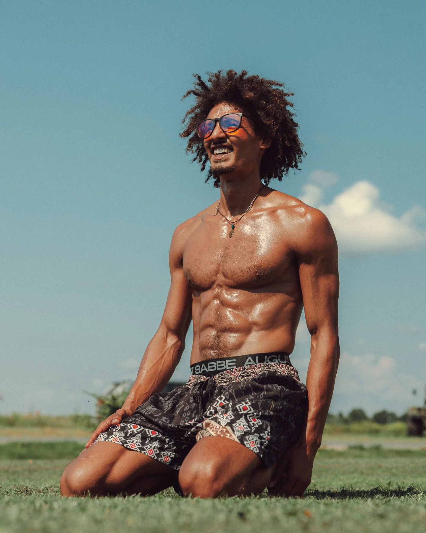 lifestyle-portrait-athlete-smiling-august-sabbe-underwear-field-reiko.jpg