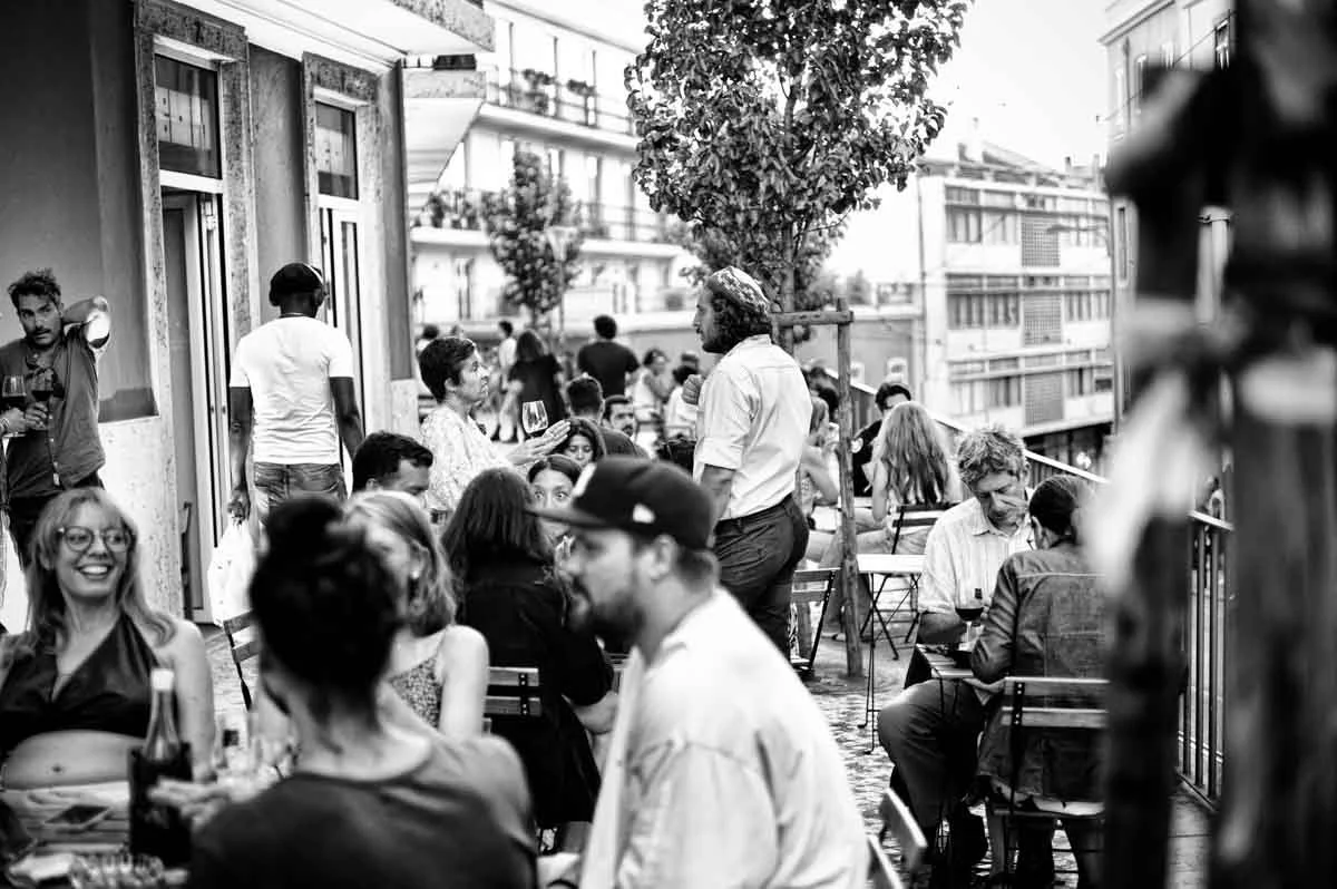 Bombombom's full terrace during an event showcasing Vizinho Vinhateiro's wines. Black & white, shot by Volet