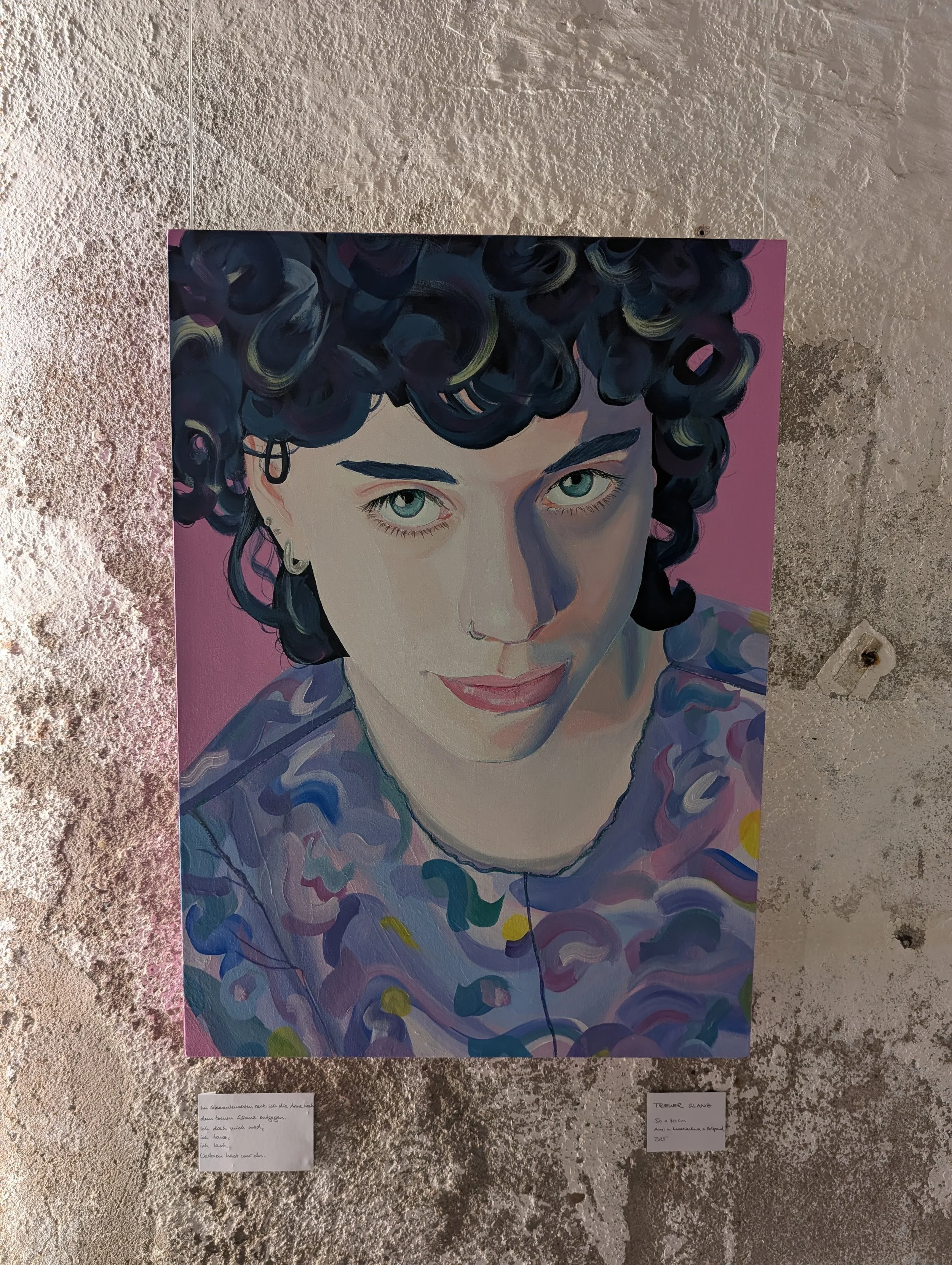 Bildausschnitt der Vernissage "(un)sichtbar" von Viola Petsch in der Sektkellerei Höfer Würzburg.  Porträtbeispiel