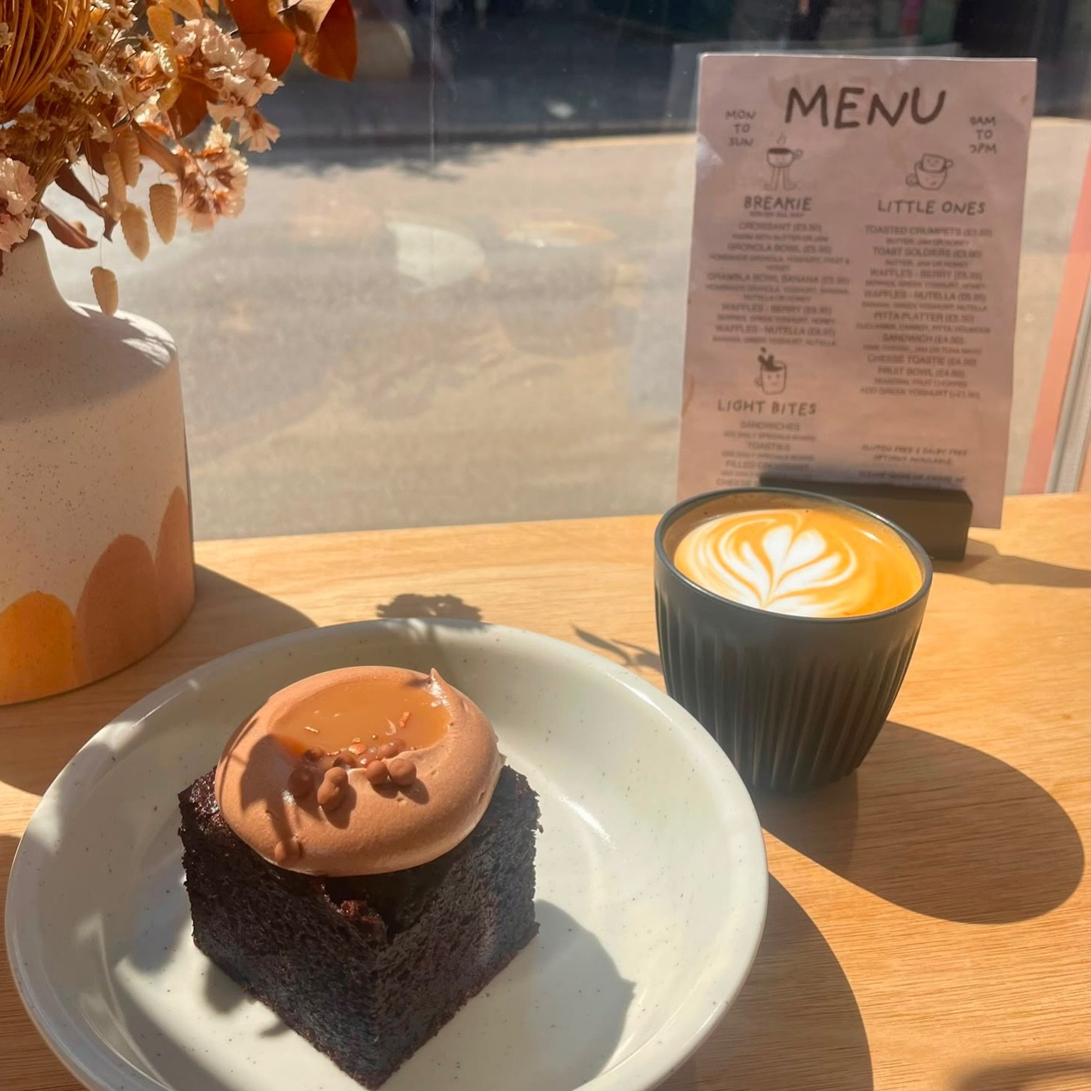 Let&rsquo;s take a moment for the cakes! 

We had these beautiful cakes in from a local baker @method.bakery and you guys couldn&rsquo;t get enough of them! 🍰