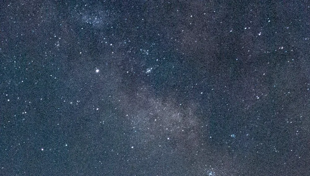 A zoomed in example of the noise in a Milky Way image.