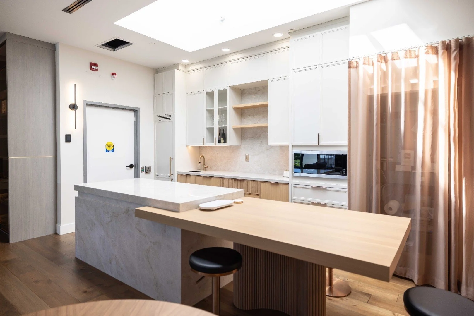 aura-design-group-showroom-23-23.jpg