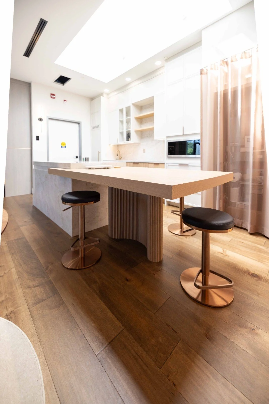aura-design-group-showroom-24-24.jpg