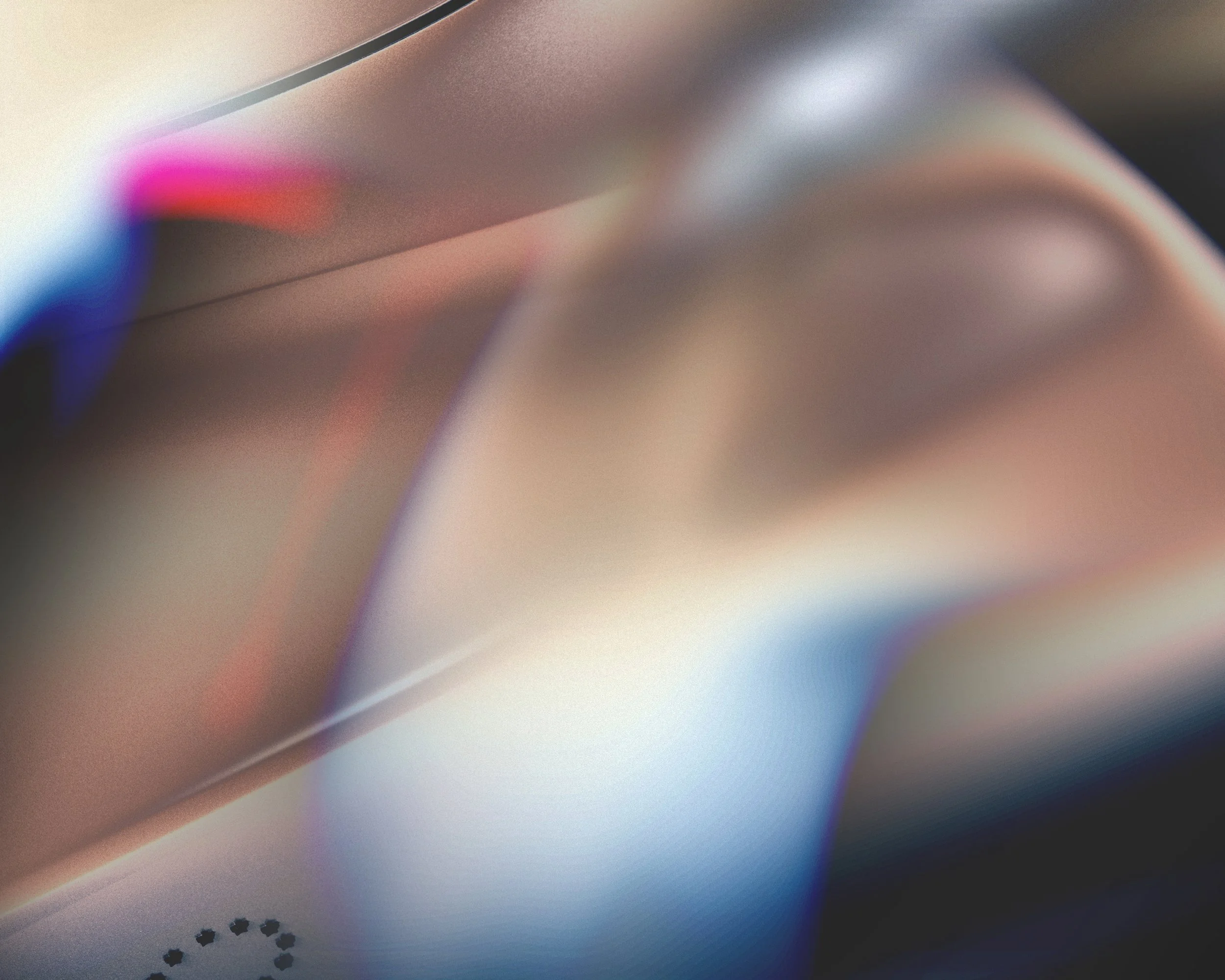 Photo floue avec des couleurs dégradées et des formes indistinctes, principalement des tons roses, bleus et beiges.