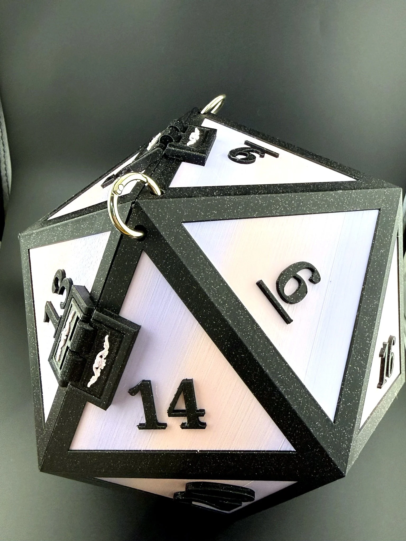 D20_Purse_LatchDetail_v2.jpg