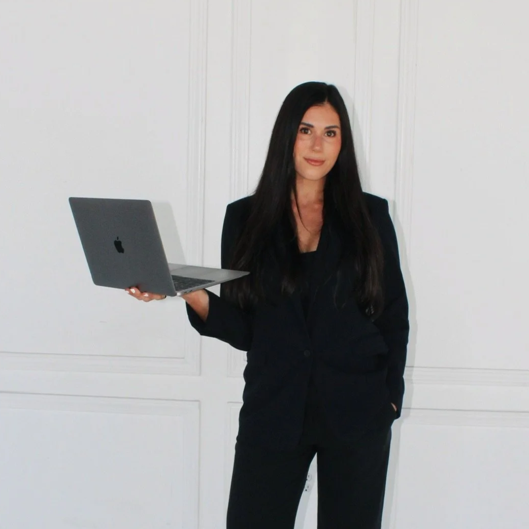  Kristen holding her laptop and smiling 