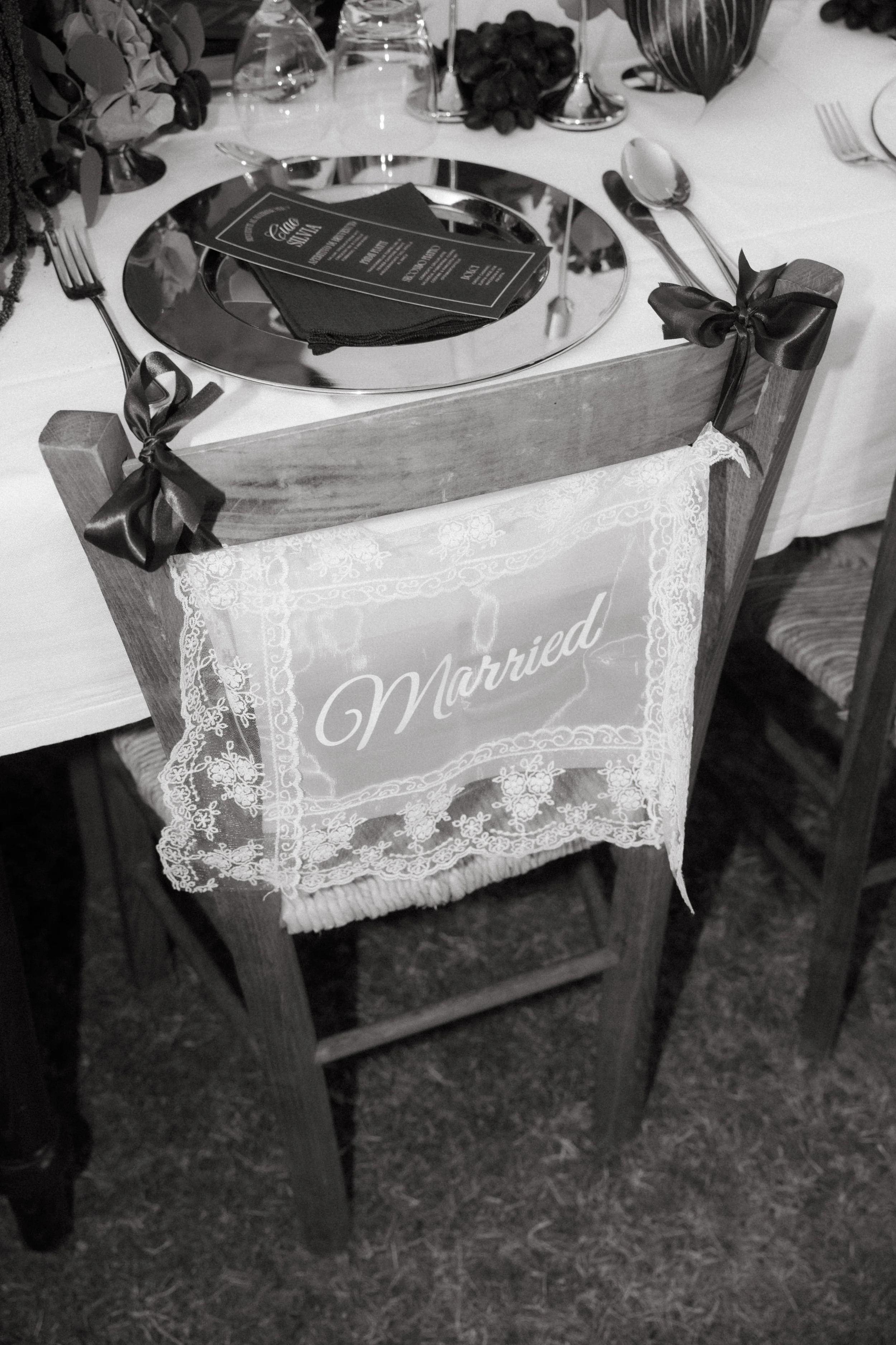 Luxury wedding reception table styling with floral décor and custom stationery, captured by Europe wedding photographer Änna Photography.
