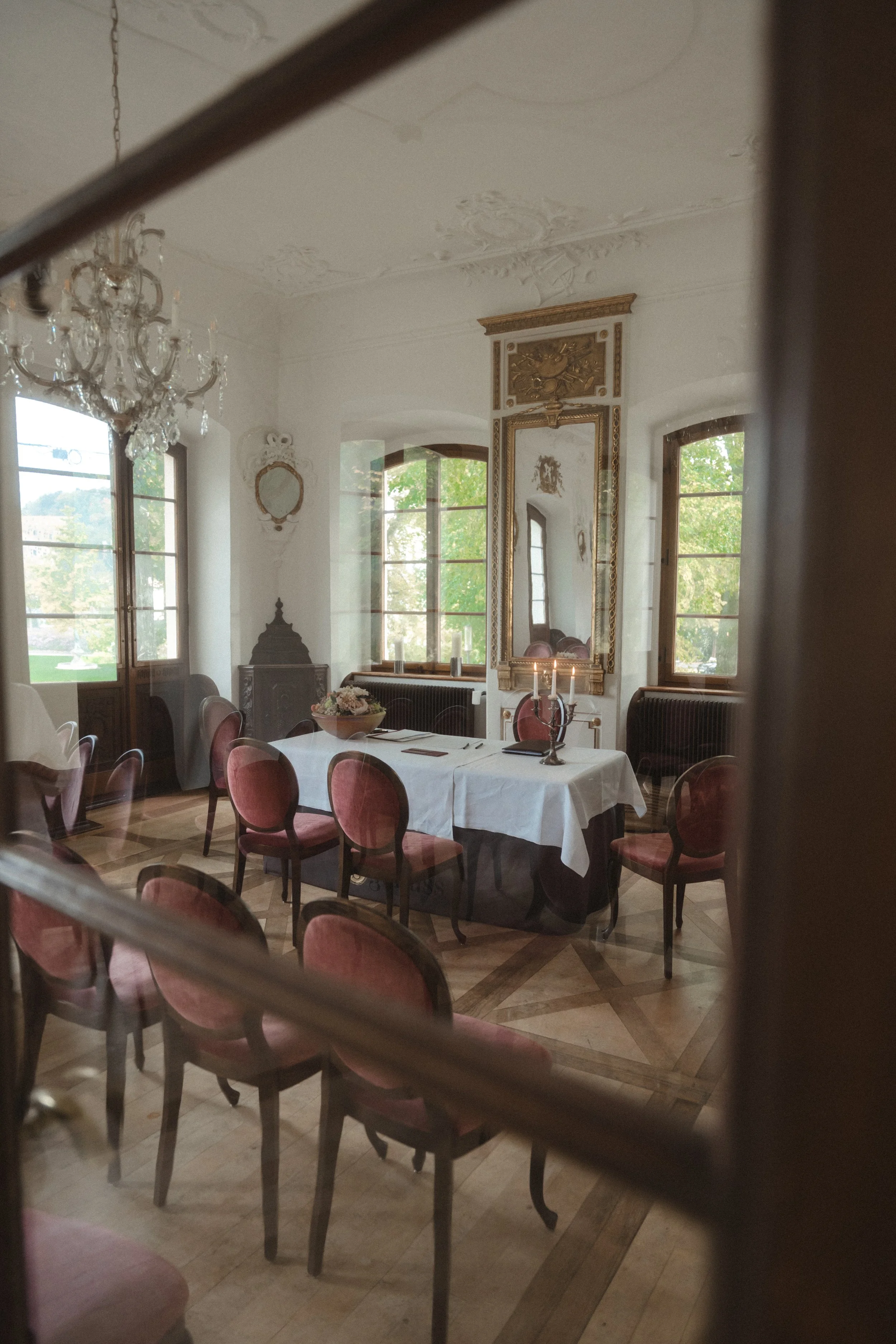 Elegant wedding reception room inside a historic venue in Germany, captured by editorial wedding photographer Änna Photography.