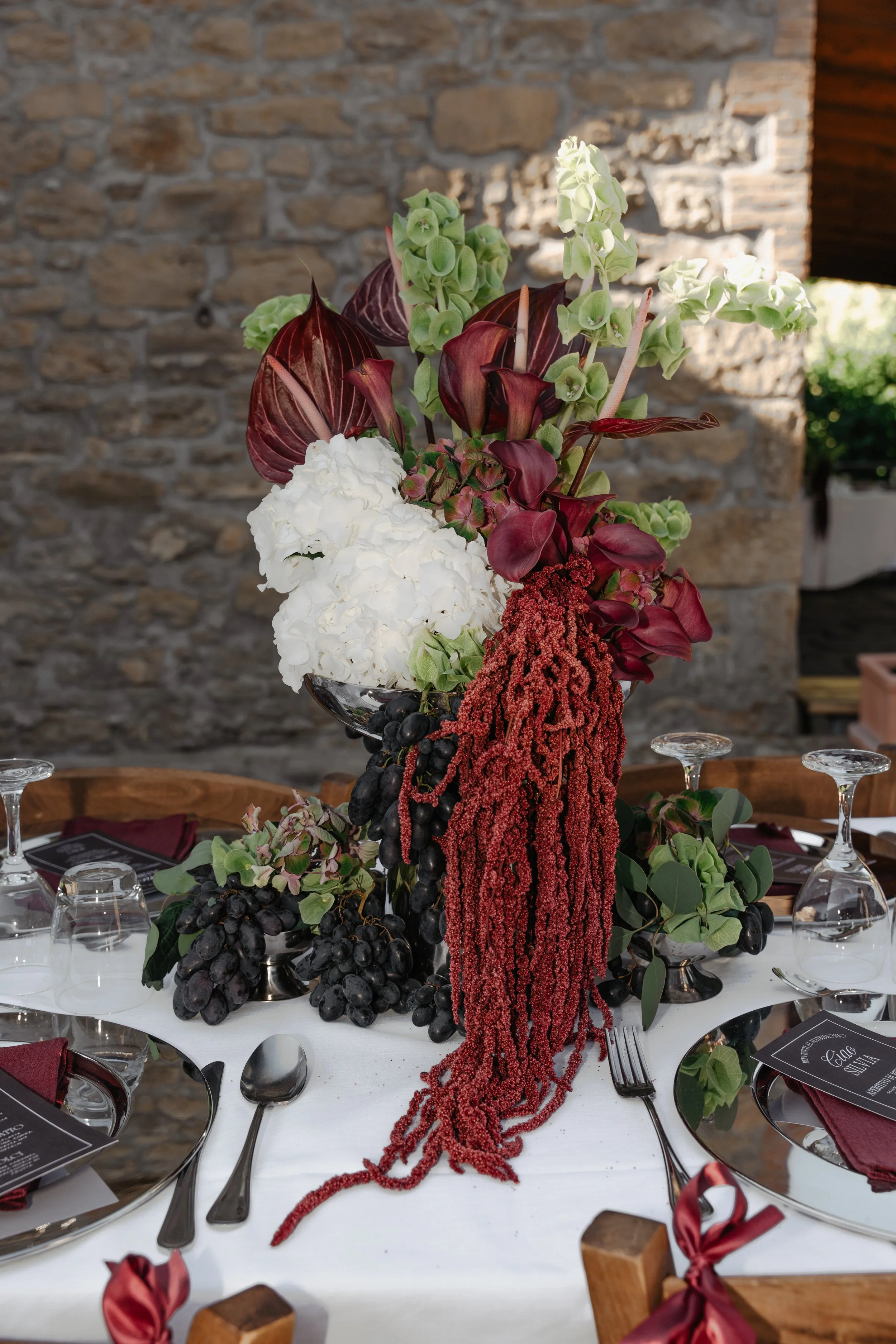 Luxury editorial wedding tablescape with elegant floral styling and fine art details. Italy Wedding, Toskana Wedding 