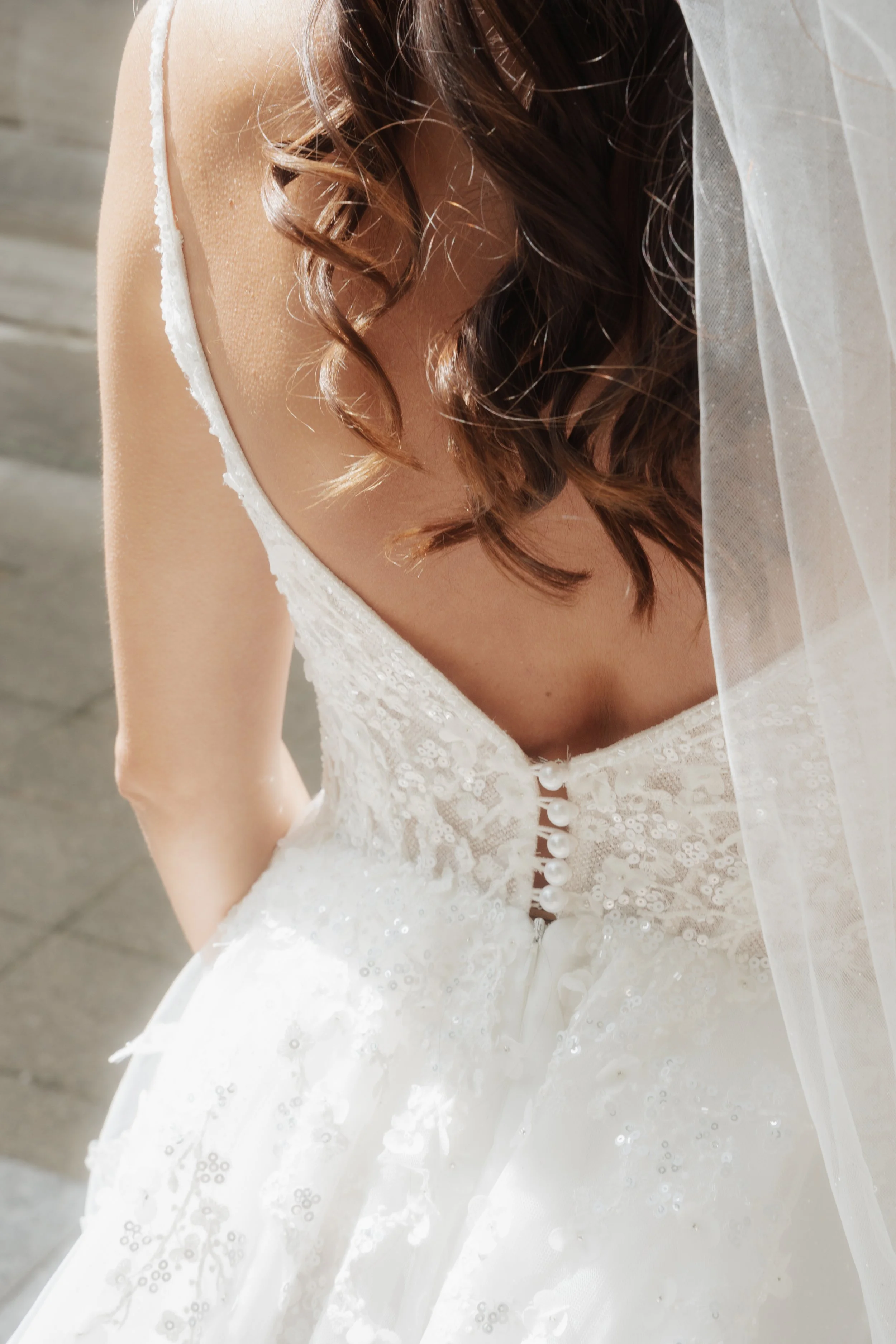 Elegant bridal gown details captured by editorial wedding photographer Änna Photography.