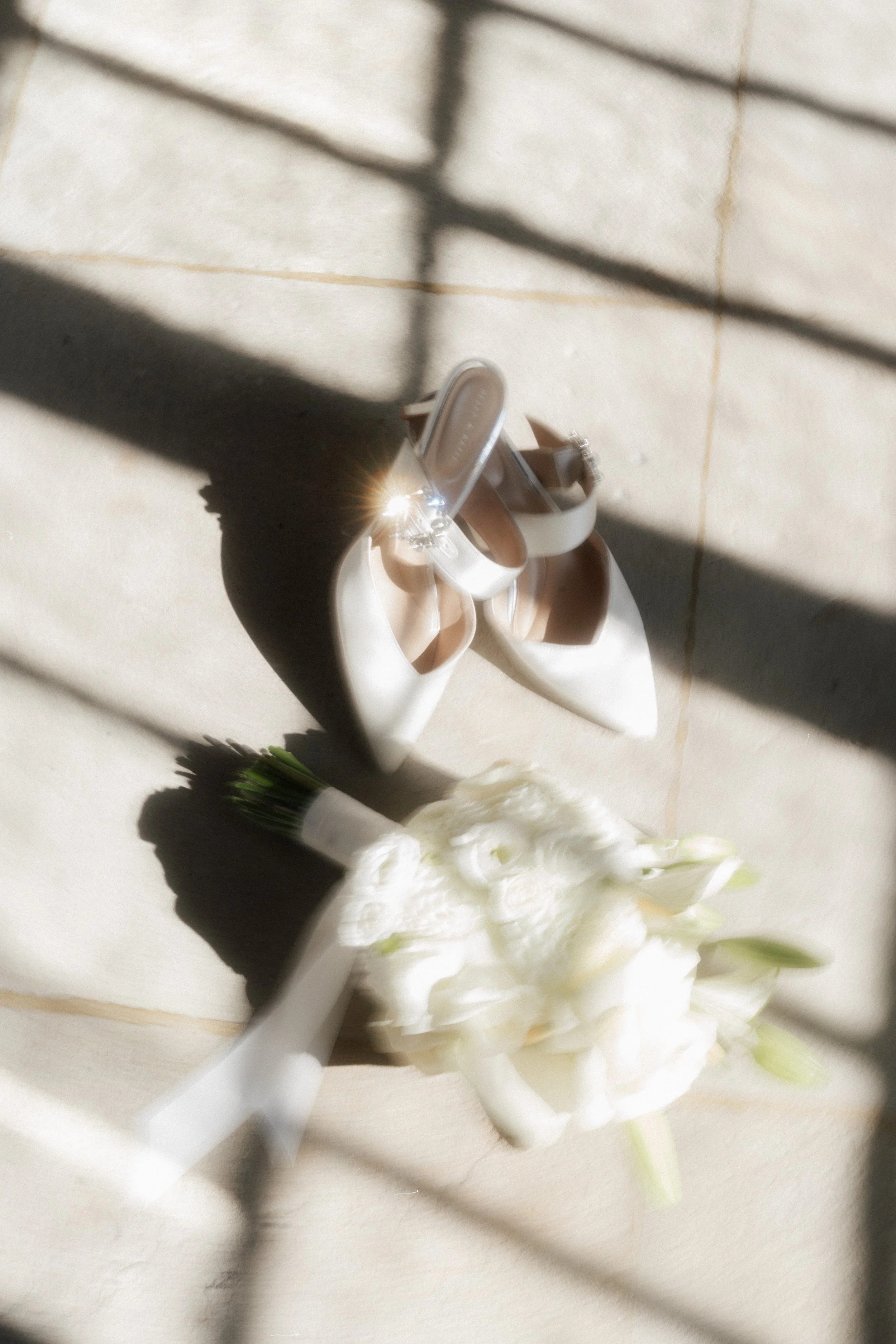 Wedding rings and bridal bouquet styled for a luxury wedding in the Stuttgart area.