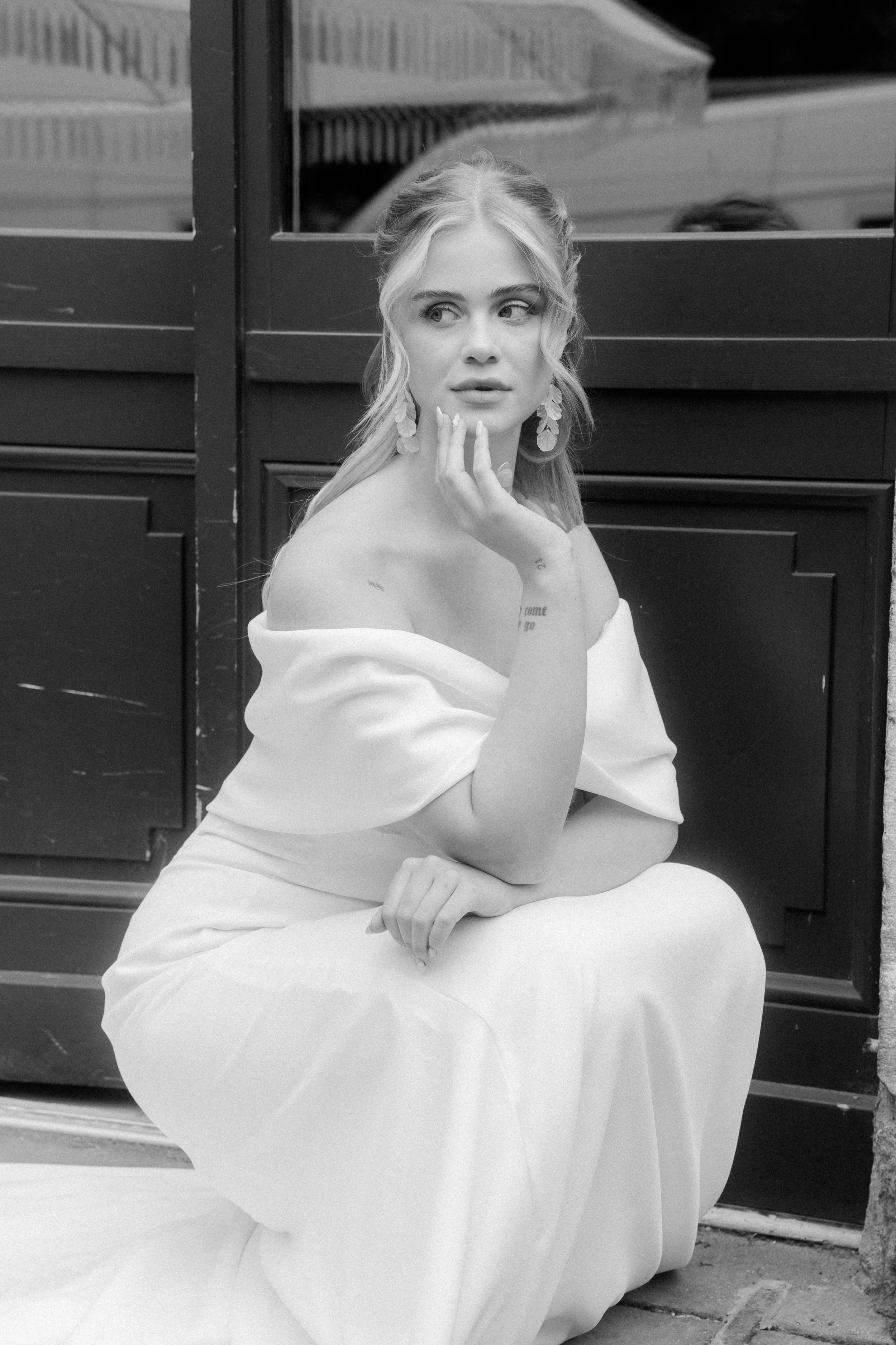 Elegant bridal portrait captured by Europe wedding photographer Änna Photography.
