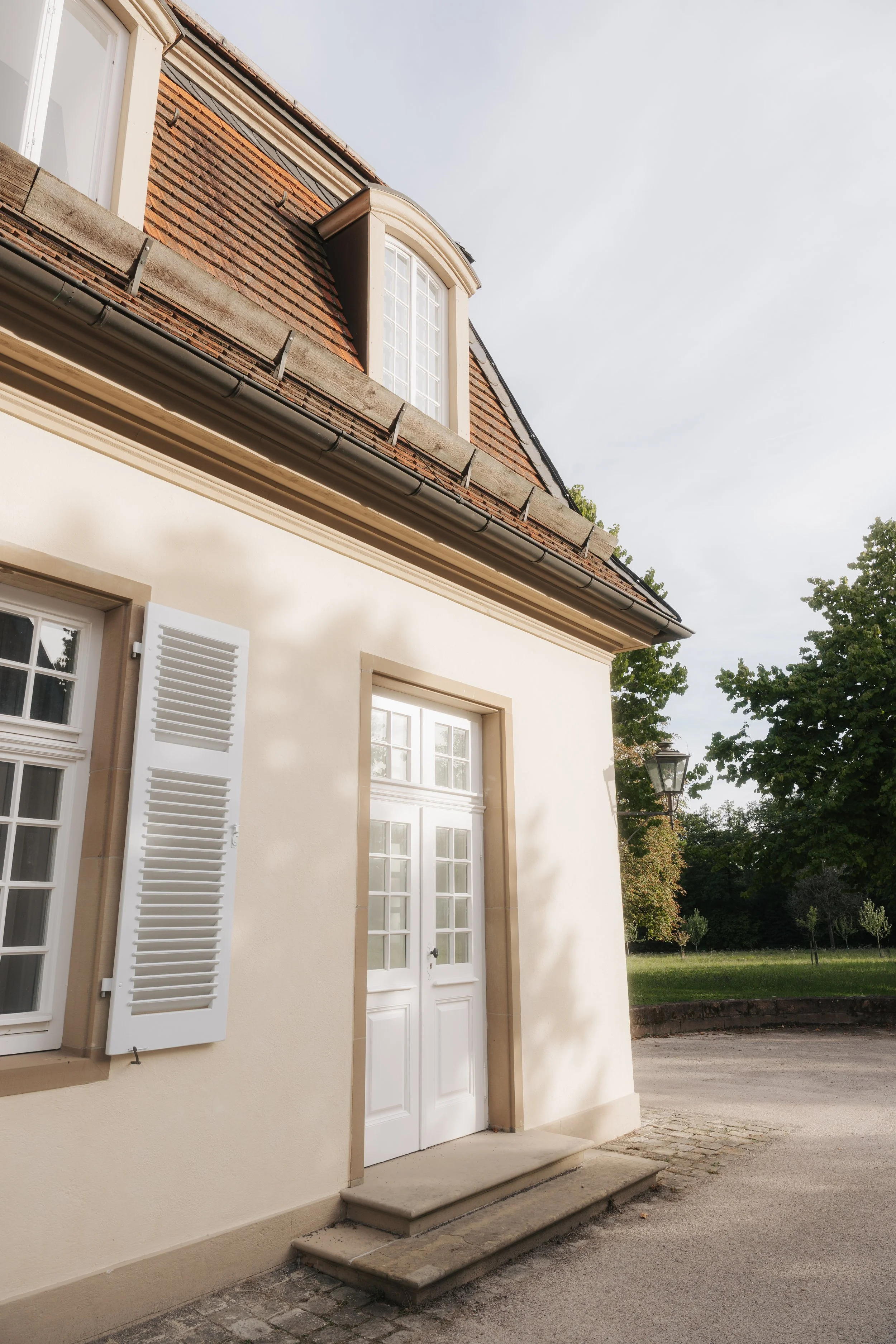 Historic wedding venue in the Stuttgart area for elegant and editorial weddings.