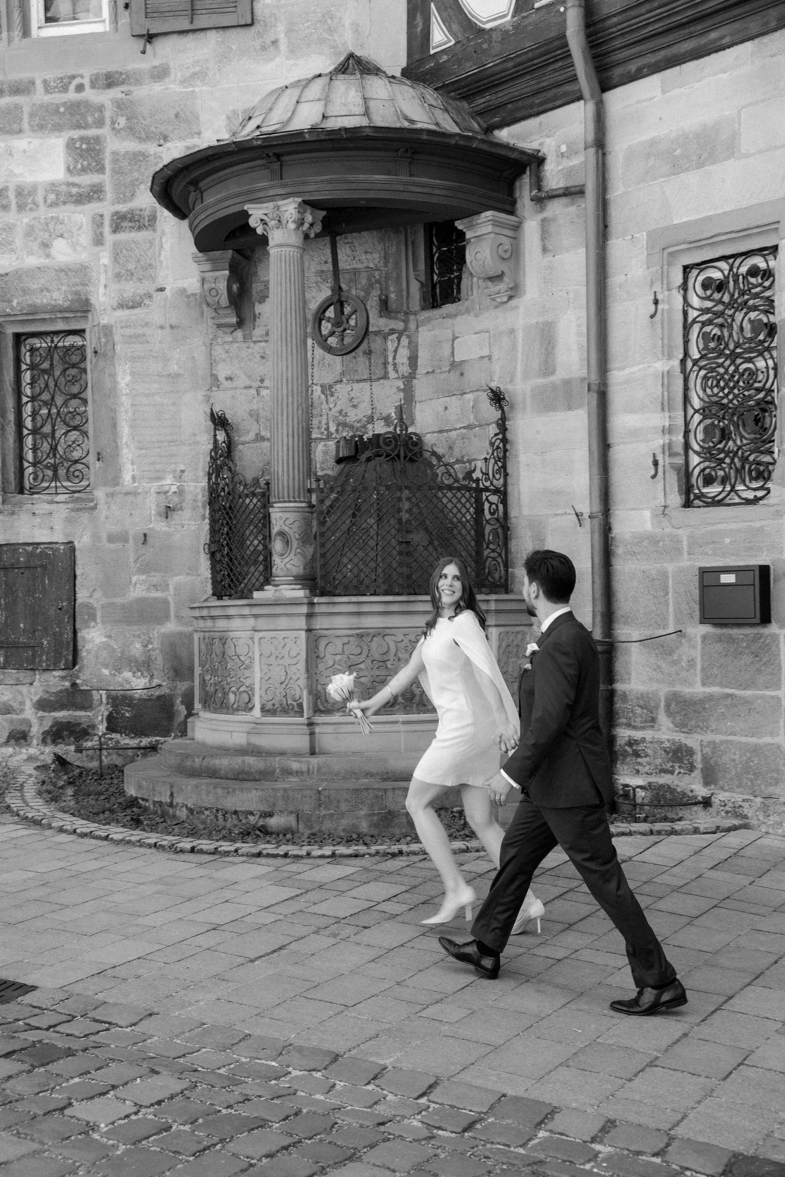 Bride and groom walking through a historic venue in the Stuttgart area, photographed by Änna Photography.